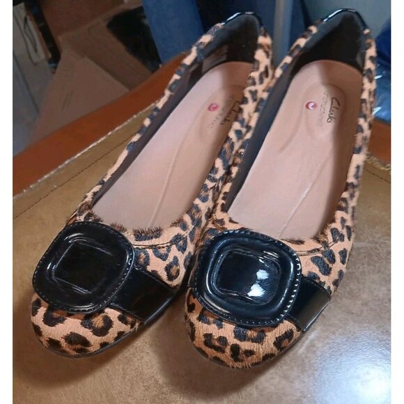 Clarks (6.5) Women Unstructured Leopard Print Flats with‎ Black Accent Buckle - Picture 2 of 7